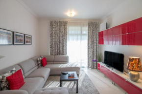 Fully Furnished 1BR in Marina Near Metro - 1BR Emerald